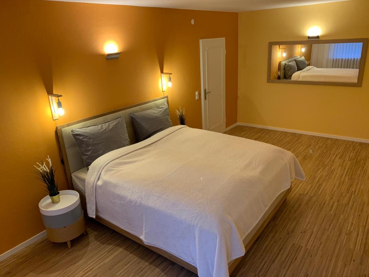 Moderne Ferienwohnung Nahe Swr Und Golfplatz Baden-Baden Luaran gambar