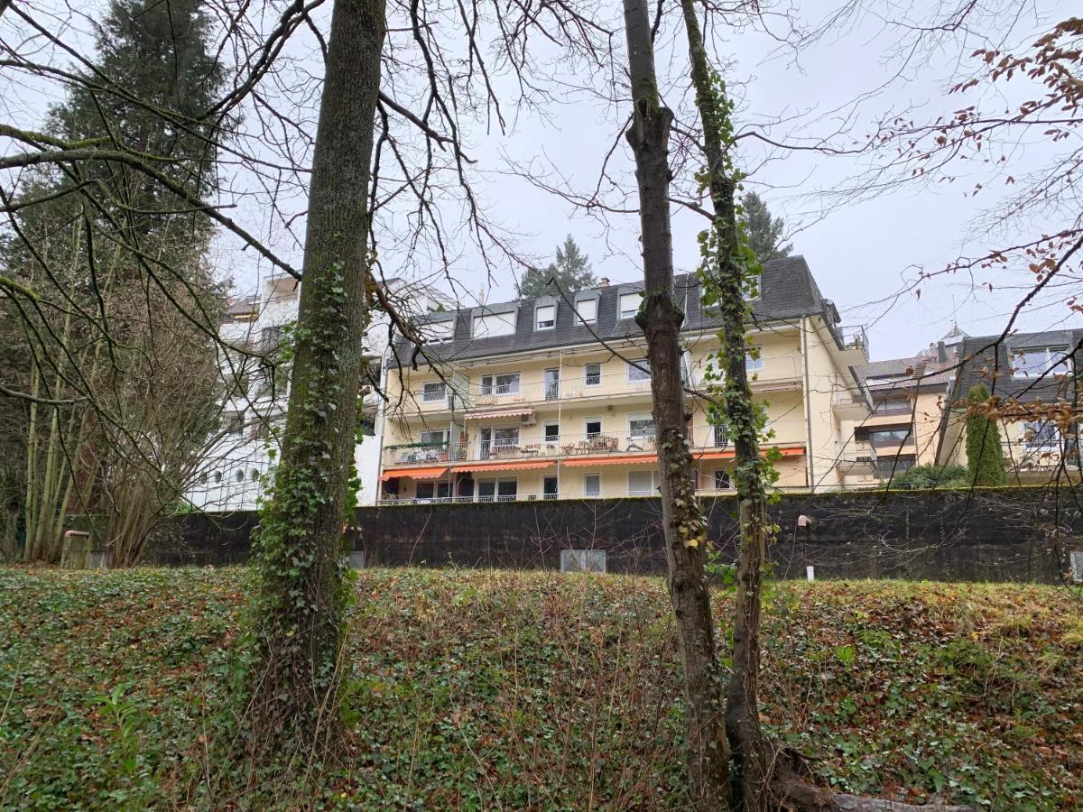 Moderne Ferienwohnung Nahe Swr Und Golfplatz Baden-Baden Luaran gambar